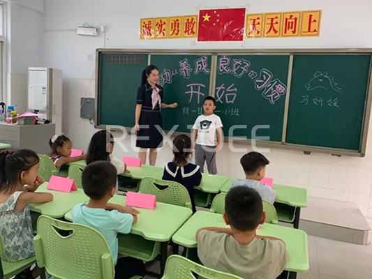  如何挑選滿意的學(xué)生課桌椅？