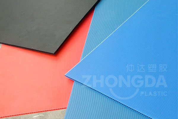 防靜電中空板的特點(diǎn)及優(yōu)勢(shì)是什么？